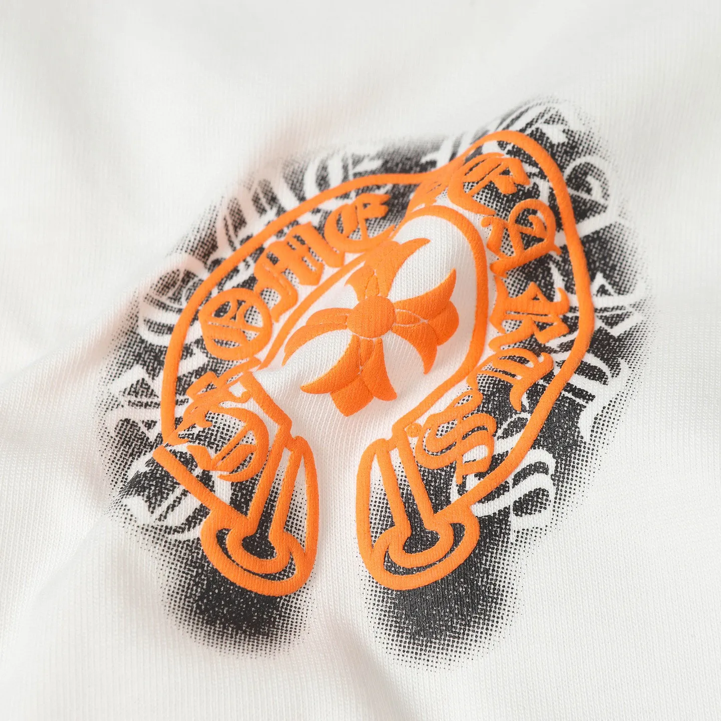 🅿️180 Chrome hearte/Chrome heart ch 25ss early spring Sanskrit horseshoe foam printed short-sleeved T-shirt. A must-have item for daily commuting for men and women in light luxury. The correct version is welcome to compare. Detailed features: ·280g 100% cotton double yarn jersey fabric. ·Special thickened 32 pieces of double-strand 1x1 thread in the same vat. ·Double-needle stitching process. ·Original main mark washed hangtag. Color: black white Size: XS-L